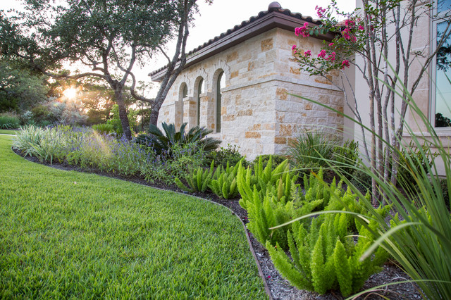Custom Home in Bulverde traditional-garden