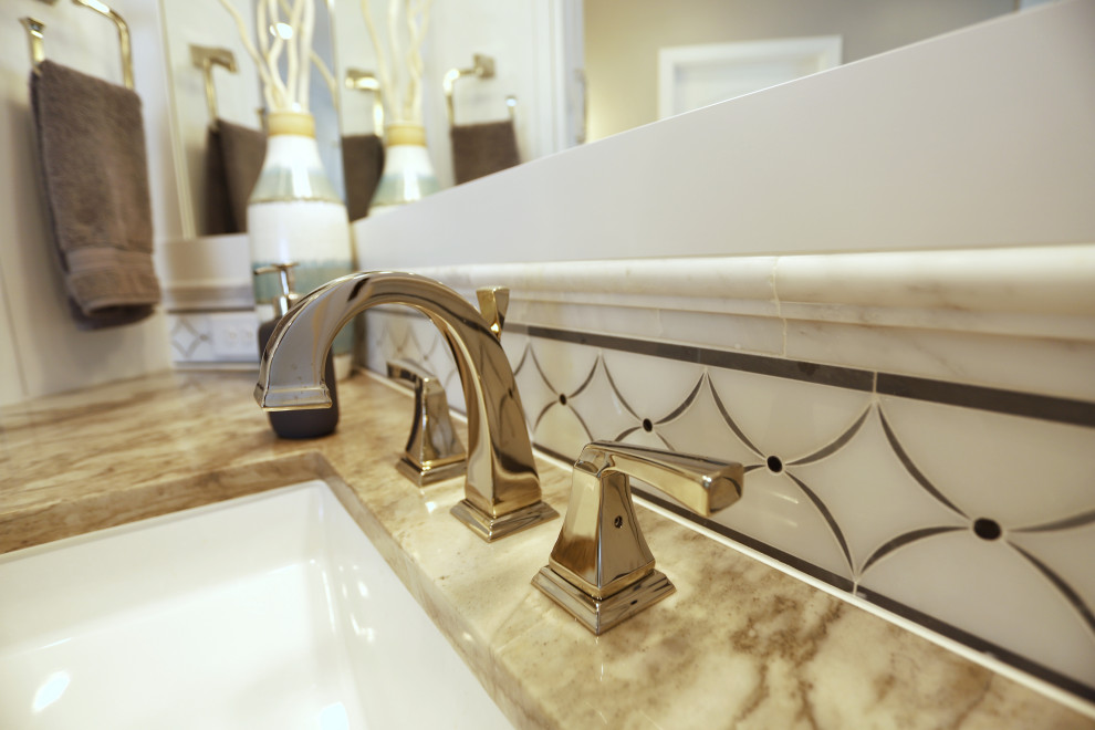 Example of a transitional home design design in Denver
