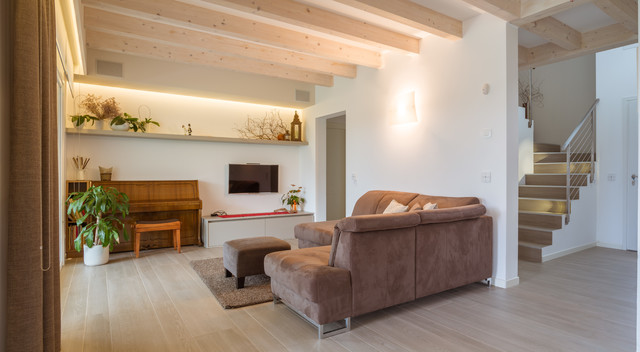 In riva alla Laguna di Grado contemporaneo-sala-de-estar