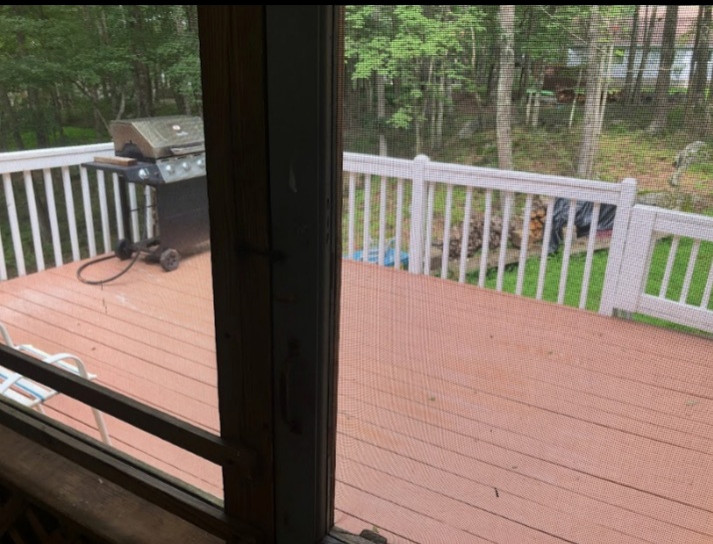 Inspiration for a transitional deck remodel in New York