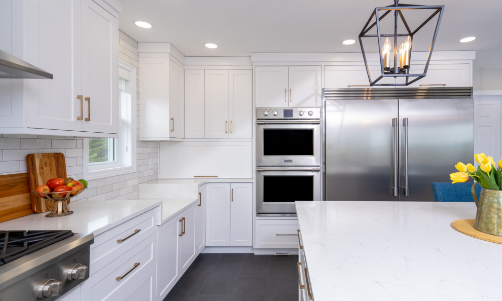 Eat-in kitchen - mid-sized transitional l-shaped ceramic tile and gray floor eat-in kitchen idea with an undermount sink, white cabinets, quartz countertops, white backsplash, ceramic backsplash, stainless steel appliances, an island and white countertops