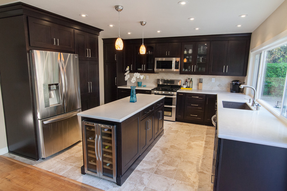 Kitchen - transitional kitchen idea in Los Angeles