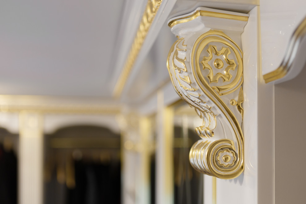 Классическая гардеробная с поталью