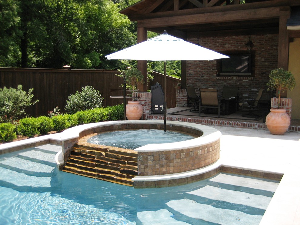 Traditional rectangular pool in New Orleans with a hot tub.