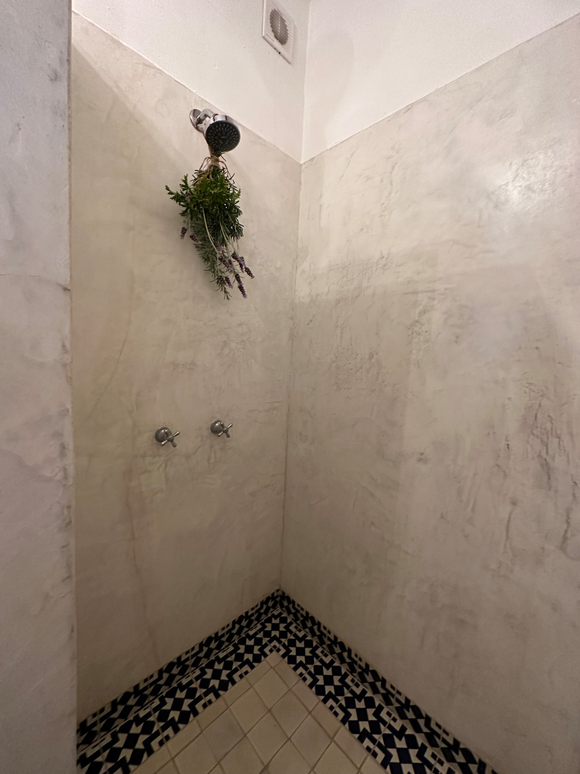 Microcement open shower