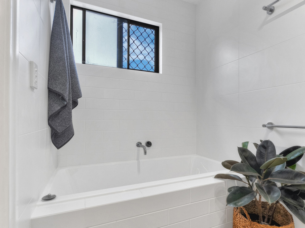 Photo of a modern bathroom in Brisbane.