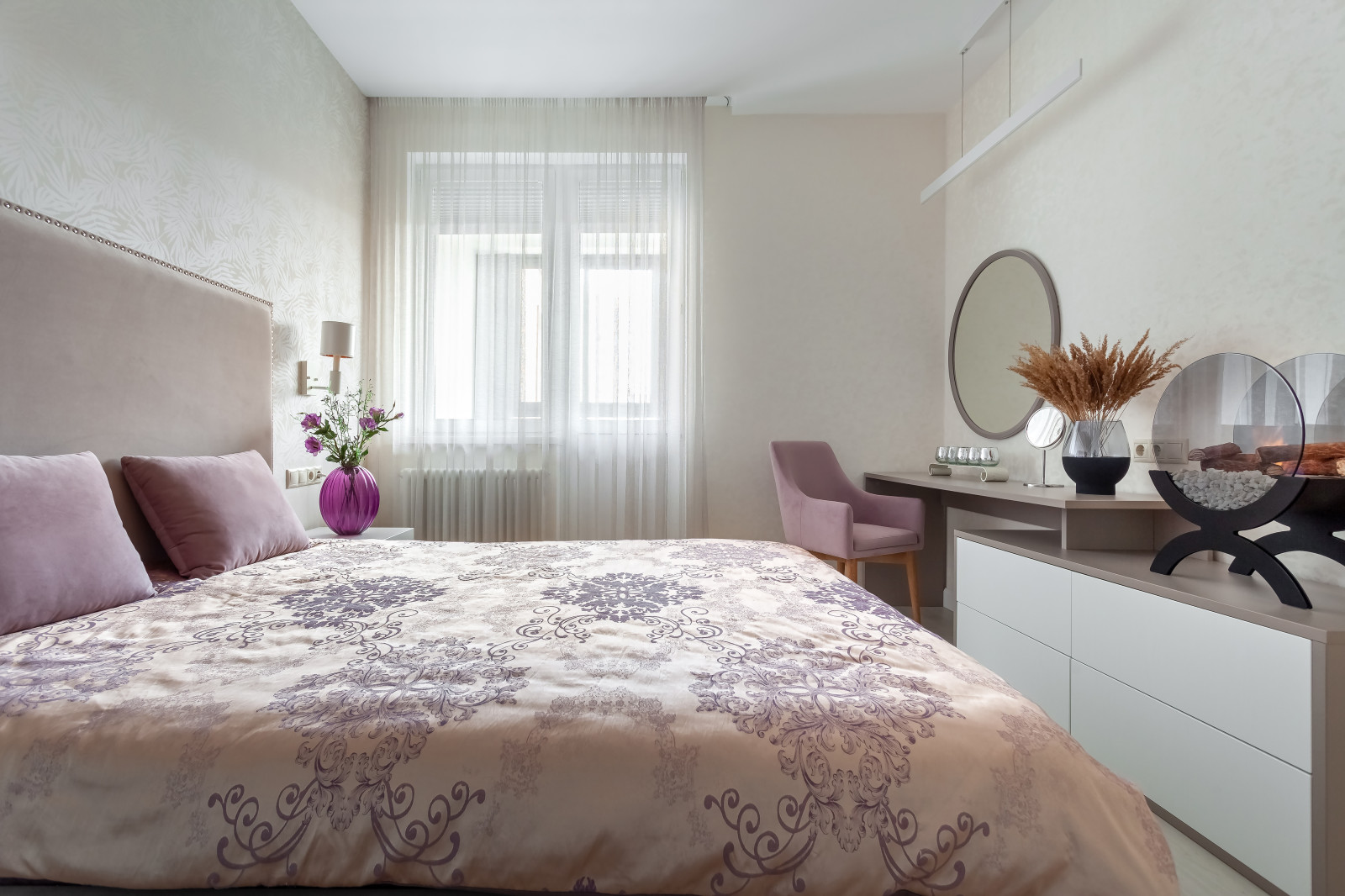 Воздушная квартира с яркими акцентами