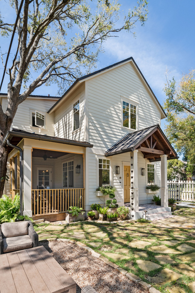 Inspiration for a timeless exterior home remodel in Orlando