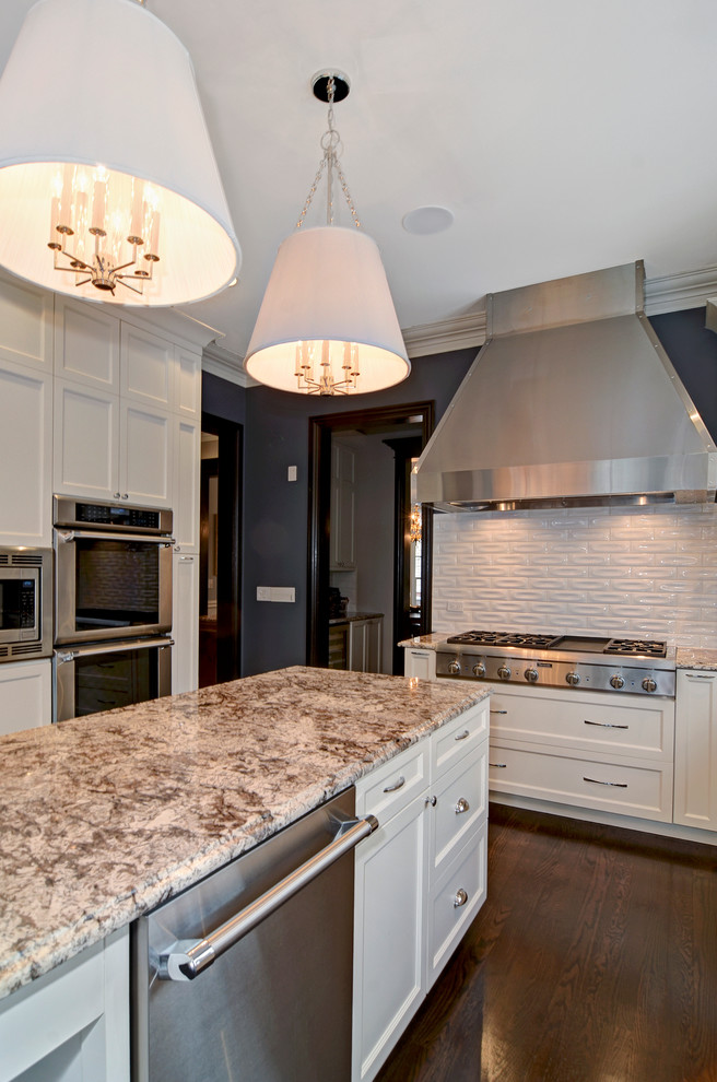 Transitional kitchen photo in Chicago
