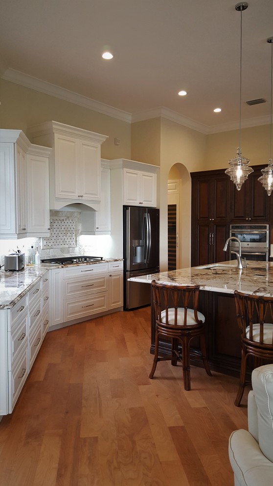 Transitional kitchen photo in Miami