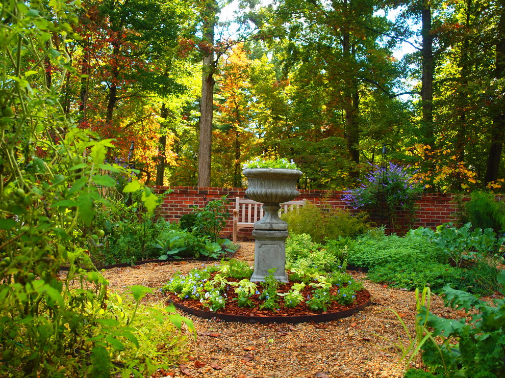 Design ideas for a traditional garden in Charlotte with a vegetable garden.
