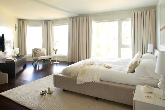 Lion's Bay contemporaneo-camera-da-letto