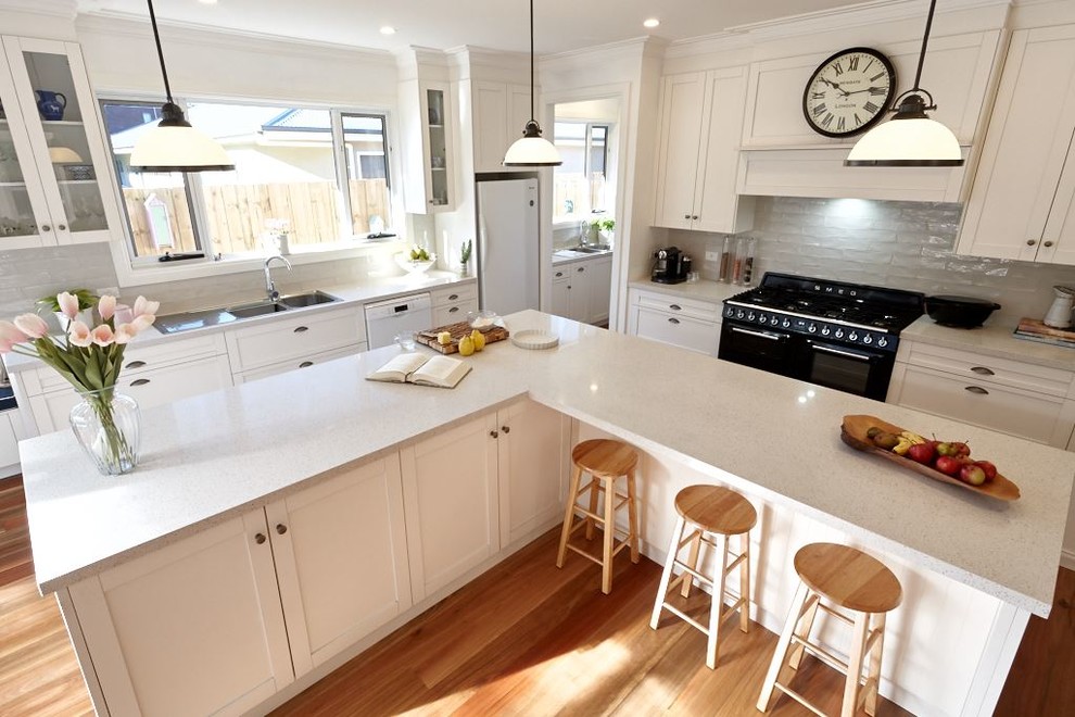 Inspiration for a traditional kitchen in Hobart.