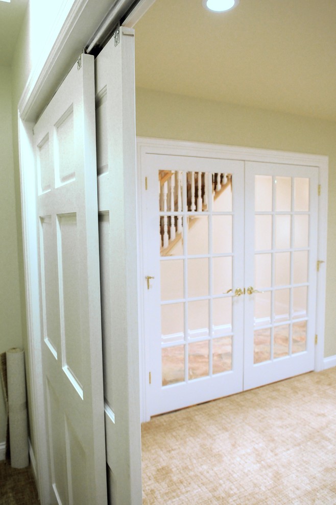 Inspiration for a transitional closet remodel in Chicago