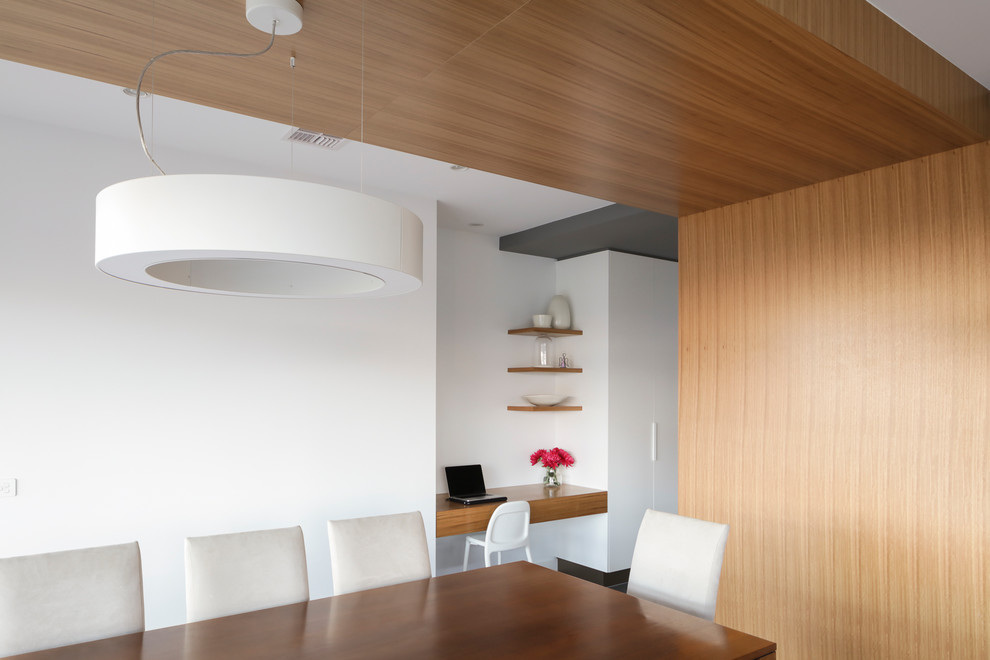 Mid-sized contemporary dining room in Canberra - Queanbeyan.