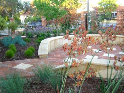 Свежая идея для дизайна: участок и сад среднего размера в стиле фьюжн - отличное фото интерьера