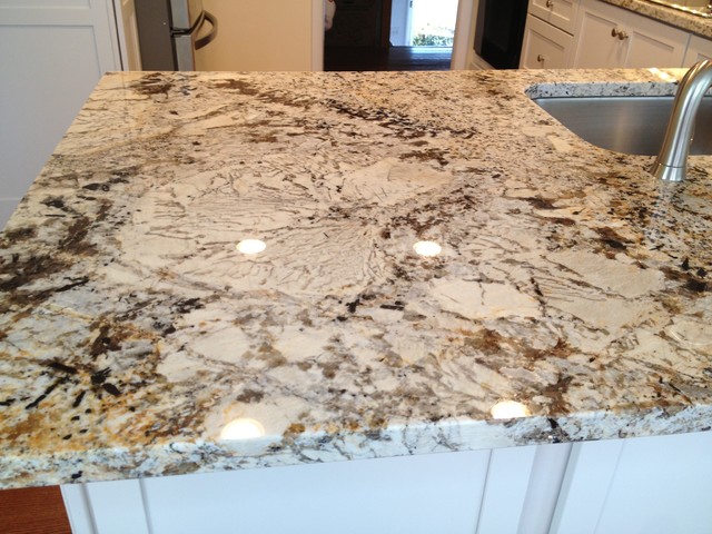 Kraftmaid Deveron Dove White W Sensa Caroline Summer Granite