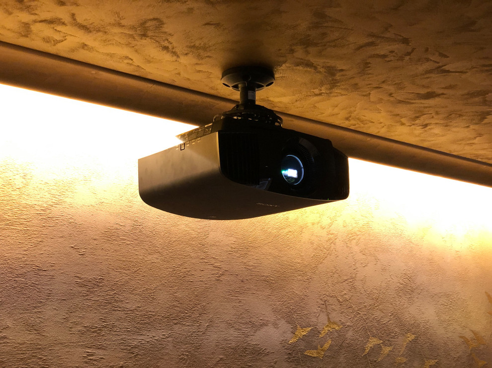 Приватный домашний кинотеатр в восточном стиле