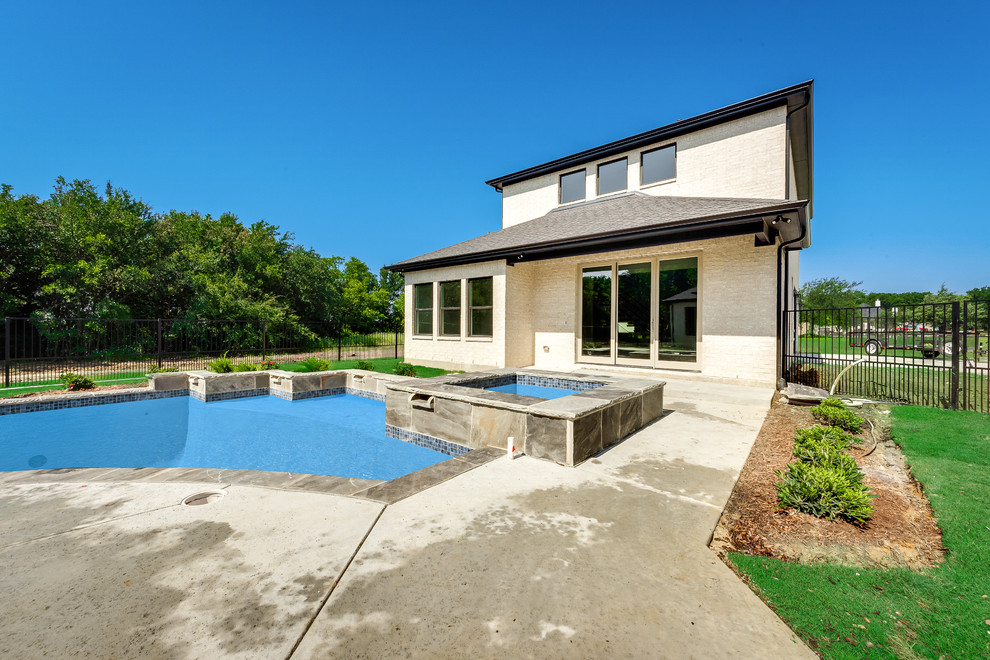 Home design - transitional home design idea in Dallas
