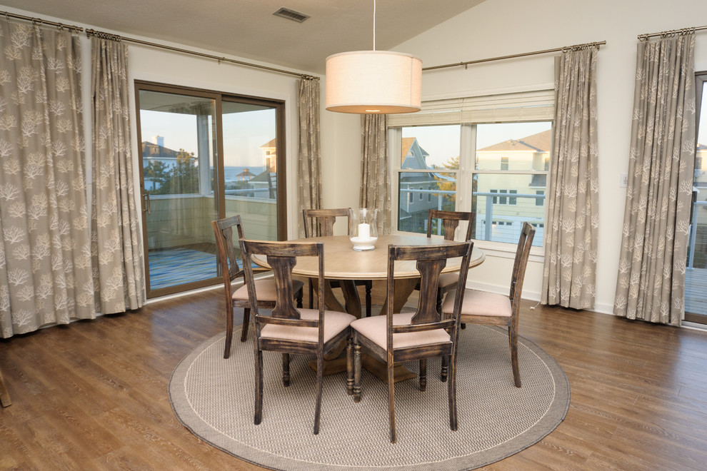 Dining room - transitional dining room idea