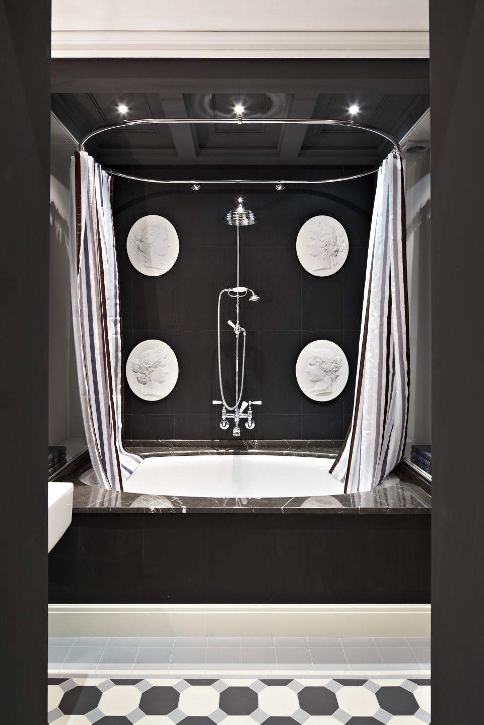 Какую плитку выбрать для маленькой ванной комнаты в году - фото-примеры дизайна, рекомендации