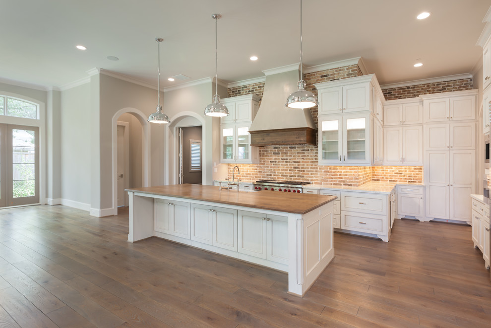 Transitional kitchen photo in Houston