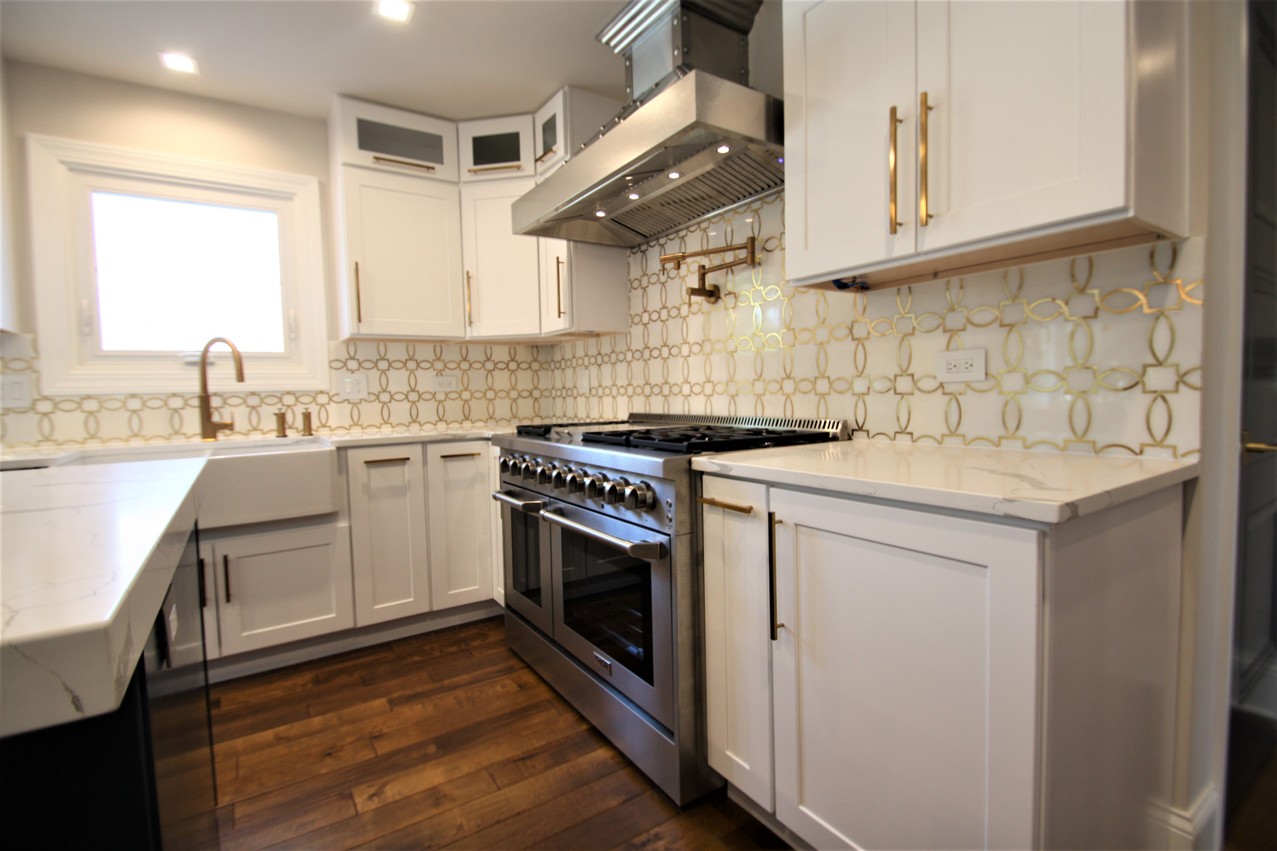 Modern kitchen design and remodel. Shaker style cabinets in white and blue.
