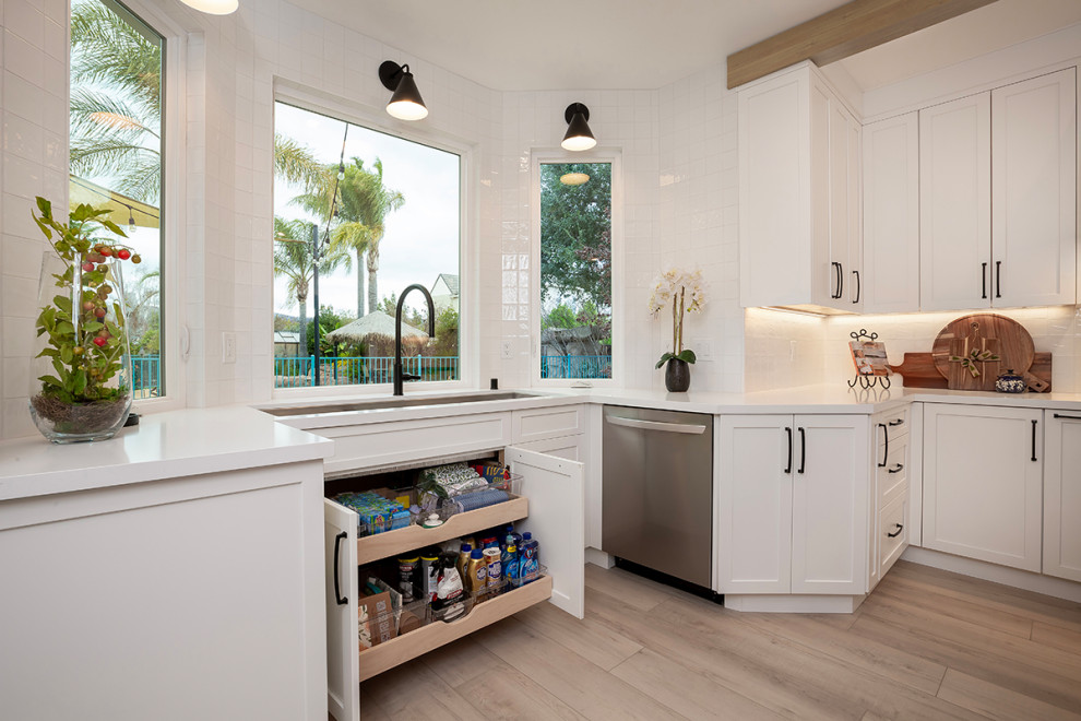 Transitional kitchen photo in San Francisco