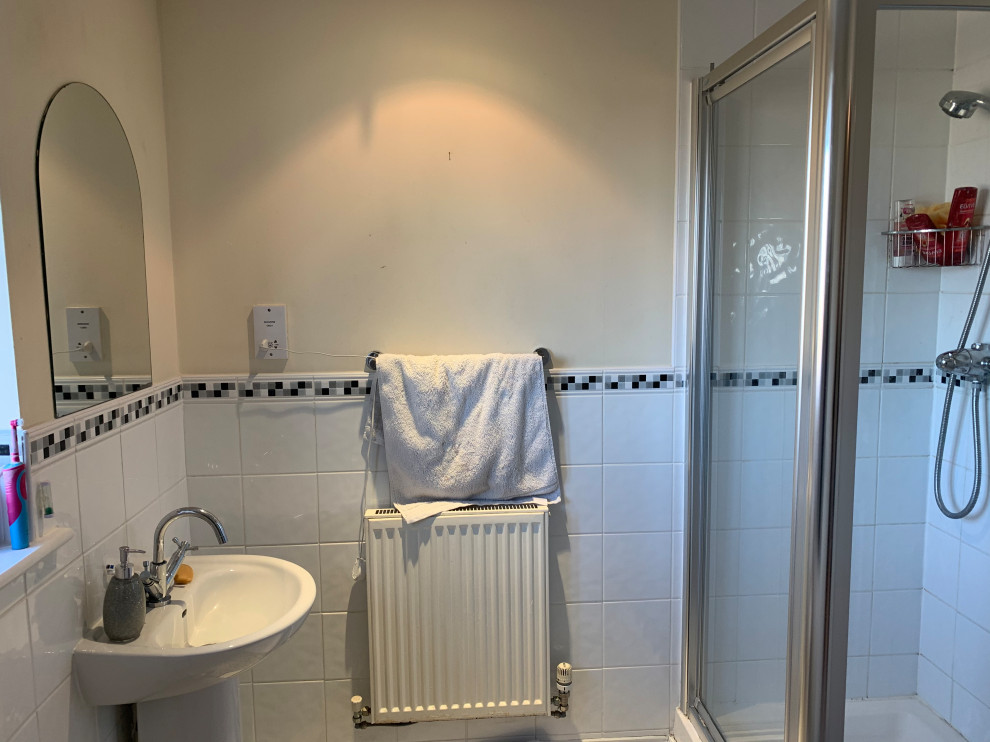 Luton Main Bathroom -Before