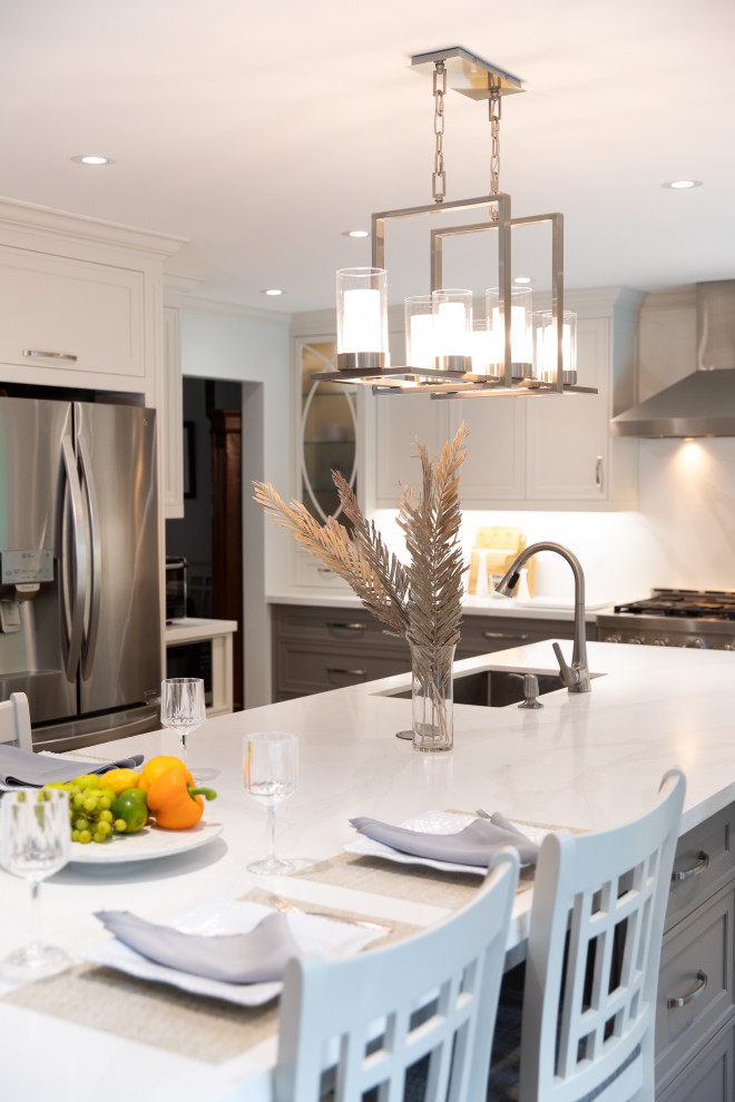 Example of a transitional kitchen design in Toronto