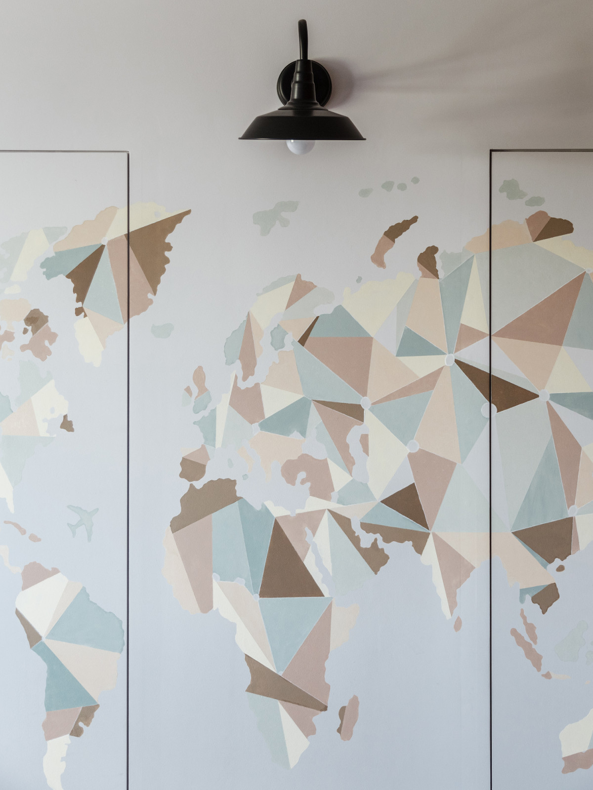 Художественная роспись в интерьере "Декоративная карта Мира"