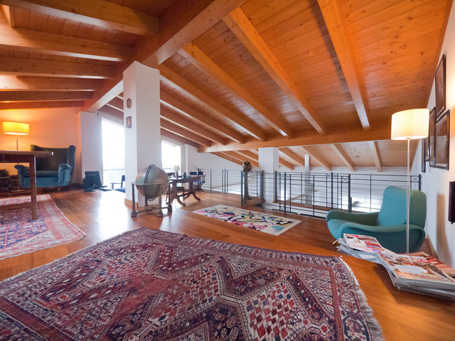 Loft-style attic rustik-vardagsrum