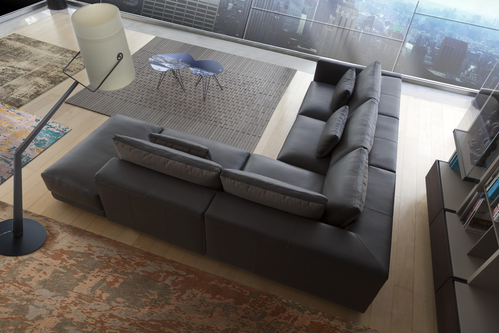 Inspiration for a modern home design remodel in London