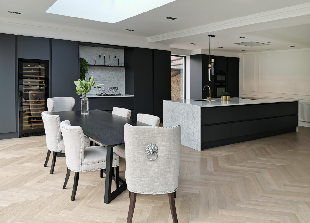 Design ideas for a large contemporary eat-in kitchen in London with a single-bowl sink, grey cabinets, marble benchtops, light hardwood floors and with island.