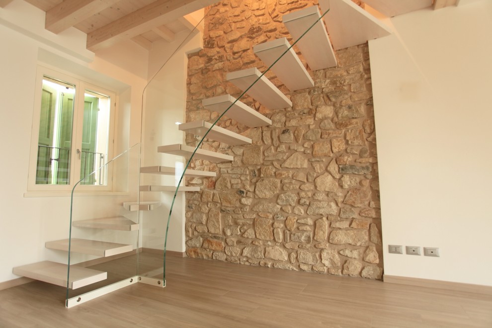 Стильный дизайн: лестница в современном стиле - последний тренд