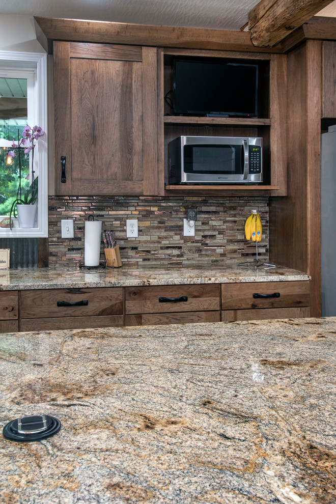 Example of a transitional kitchen design in Columbus