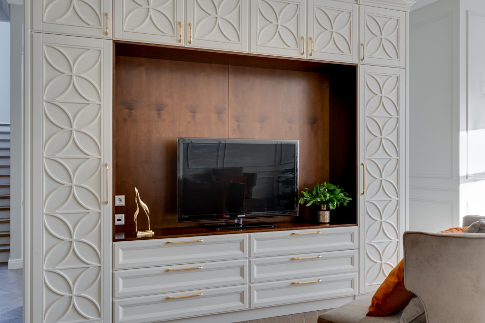 Просторная гостинная с функциональной мебелью