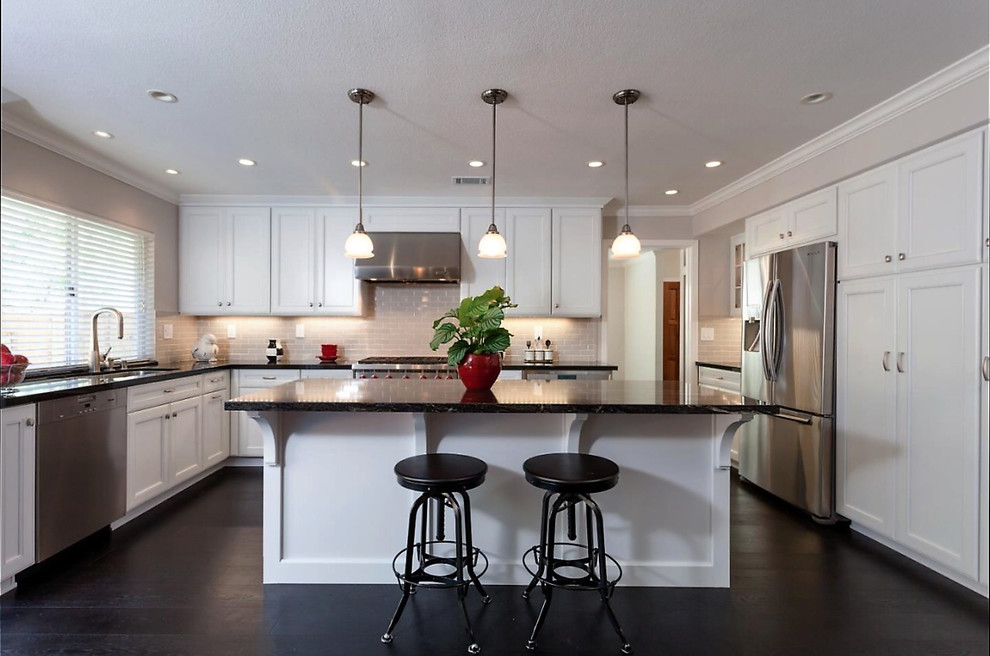 Kitchen - transitional kitchen idea in San Francisco