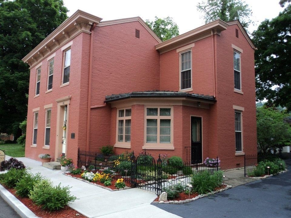 What color should I paint my 1834 home.