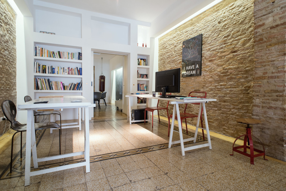 This is an example of an industrial home office in Rome.