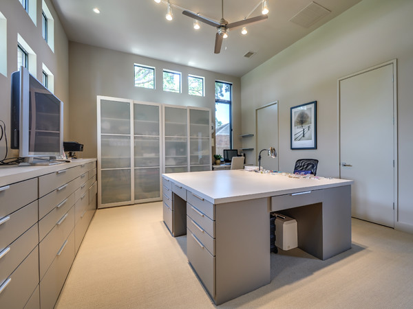 This is an example of a contemporary home office in Dallas.