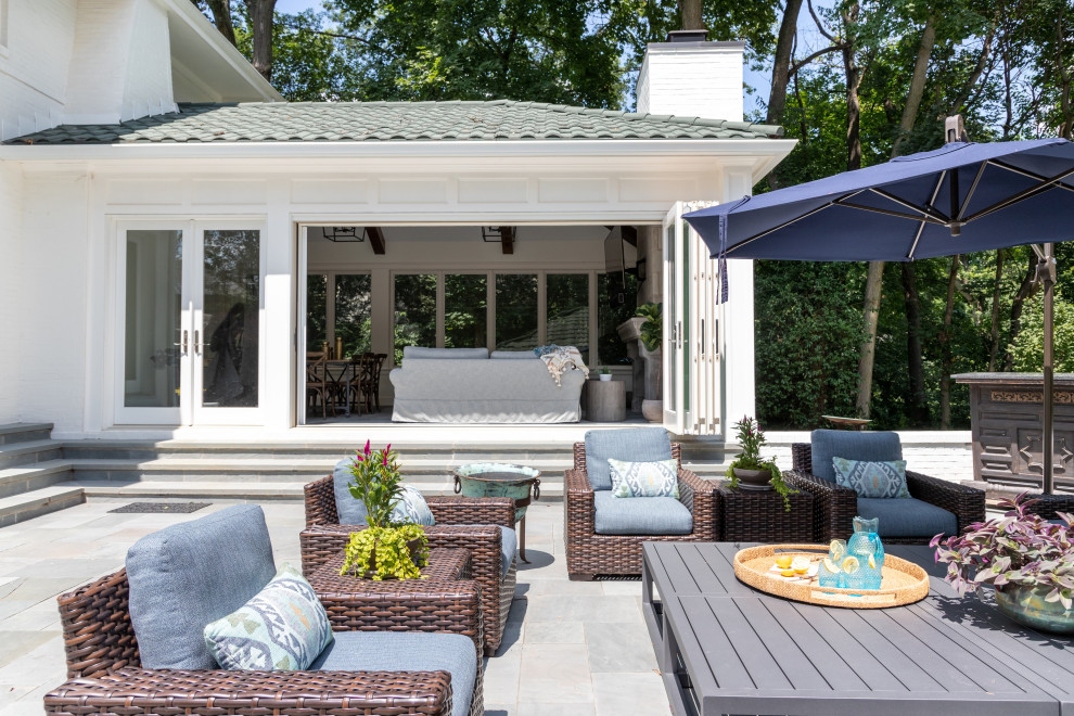 Transitional home design photo in Indianapolis