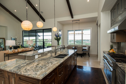 Kitchen - transitional kitchen idea in Austin