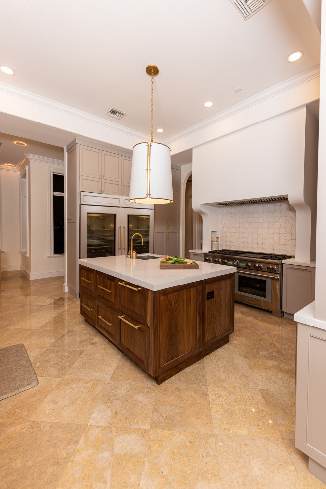 Example of a transitional home design design in Miami
