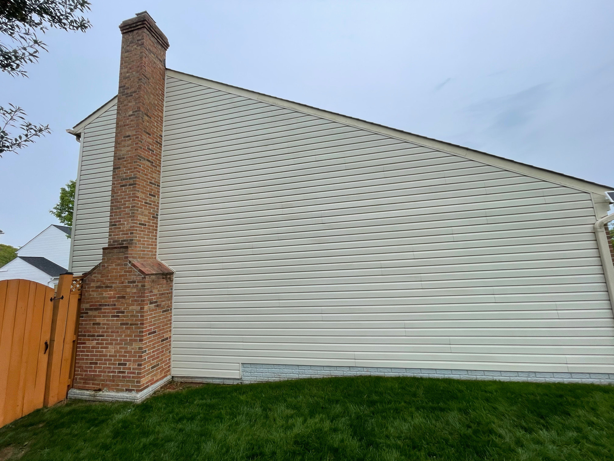 Trim repairs & siding power wash