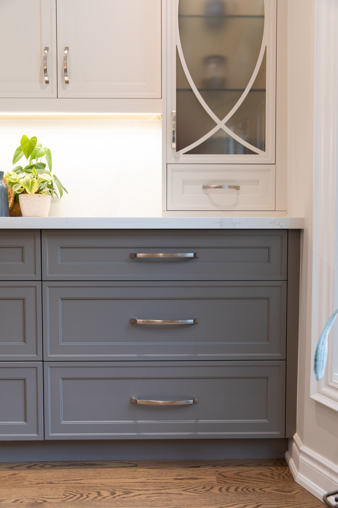 Inspiration for a transitional kitchen remodel in Toronto