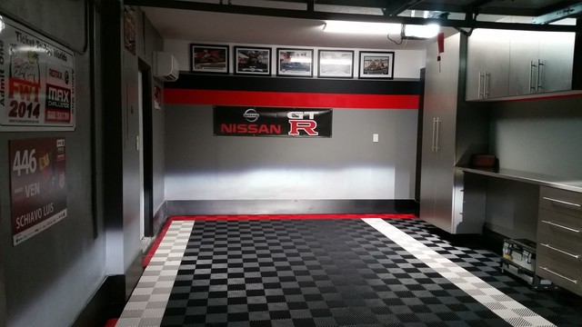 Home Garage Floor Matching Car Theme Flooring By Racedeck