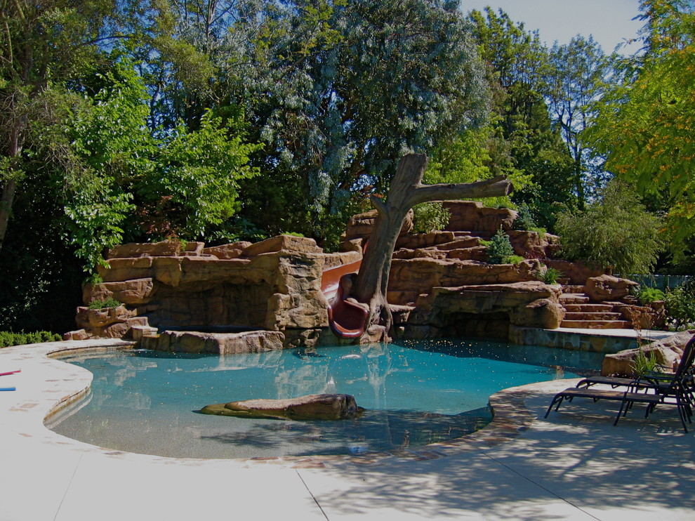 Photo of a contemporary pool in Orange County.