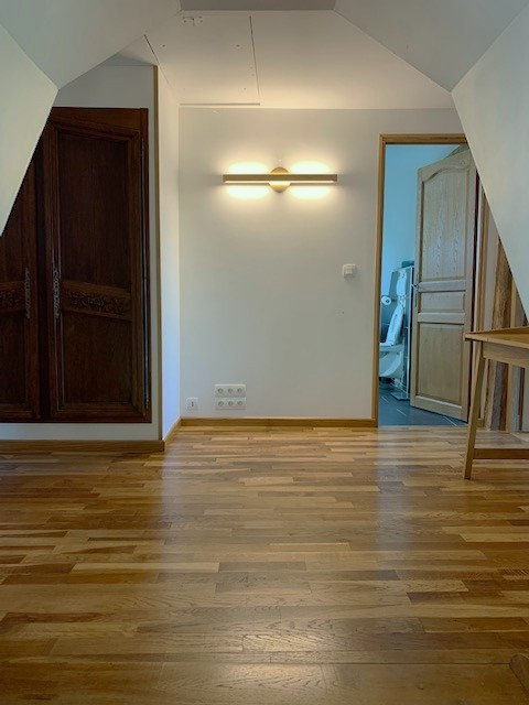 Aménagement de deux espaces chambres de réception dans une maison de campagne