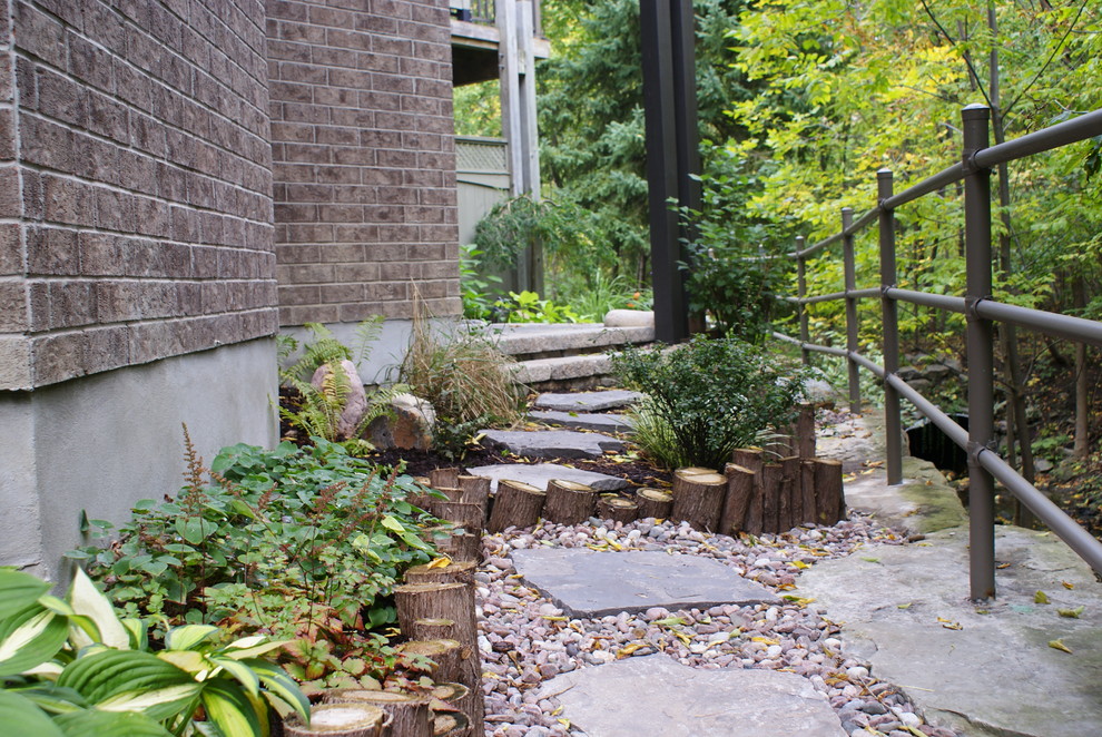 Photo of a traditional garden in Ottawa.